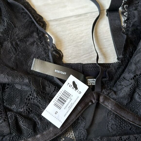 TORRID Satin And Lace Retro‎ Plunge Bodysuit black Size 0 NWT s - Picture 7 of 8